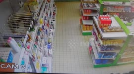 Earthquake shakes supermarket in France