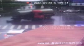 Quick reflexes save man from being crushed by tanker