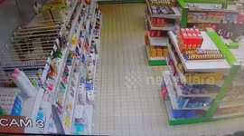 Earthquake shakes supermarket in France