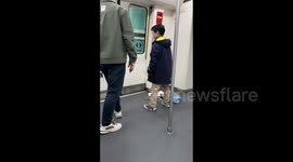 Student who threw away his homework on the subway in Zhengzhou, China