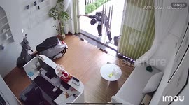 Shop owner in Vietnam almost cuts arms after smashing glass door