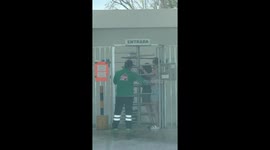 Stuck at the gate: toilet caper backfires in Cancún, Mexico