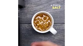 It may sound too good to be true, but you can actually make great food in just five minutes! The microwave is your best friend here – from this three-minute omelette in a mug (which you can customize with any add-ins you’d like) to this five-minute mac ’n