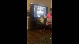 Mom scares kids with hilarious TV prank