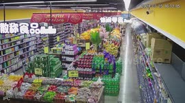 Powerful storm tears through supermarket in China