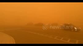 Sandstorm engulfs Blagoveshchensk in Russia, turning daylight orange