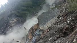 Massive landslide strikes northern India, highway blocked