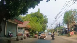 Dashcam Footage of Heavily Laden Motorcycle in Chiang Mai,Thailand