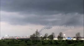 US: Tornado-Warned Storm With Intense Hail Hits St. Louis 4