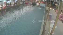 Taiwan earthquake shakes swimming pool