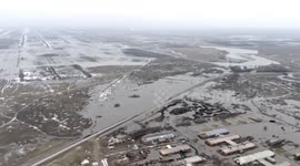 Russian firemen rescue residents from floods