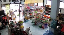 Chaos ensues as monitor lizard scurries into grocery store in Thailand