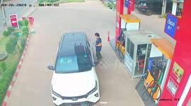 Bungling driver leaves with fuel pump still attached to car