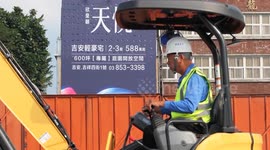 Quake-hit residents in Taiwan replace shattered belongings