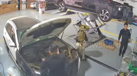 Mechanic with 'magic hands' prevents car’s bonnet from slamming