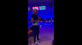 Blooper turns into blockbuster as mom's hilarious bowling fail scores her a STRIKE!