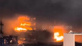A Massive fire breaks out at supermarket in Southern India