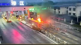 Heroic toll booth staff save burning truck on Chinese expressway