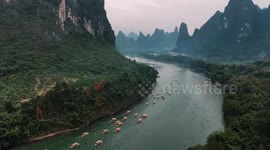 Electric sightseeing rafts boost eco-tourism in China's Lijiang River