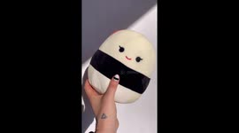 Creator transforms nails into cute sushi toy