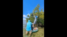 Boaters Rescue Helpless Blue Heron in Central Florida