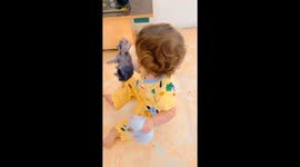 Adorable toddler Jane bonds lovingly with two kittens in heartwarming video