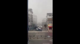 Resident captures moment before thunderstorm hits her street in China