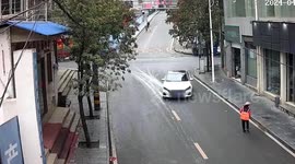 Driver's error causes car to roll, colliding with motorcycle in southern China