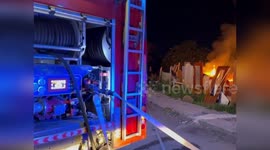 Napoli firefighters undertake daring nocturnal rescue, battling blaze