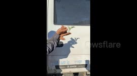 Talented Chinese sanitation worker wows with traditional shadow puppetry