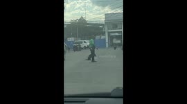 Kindness in action: parking officer halts traffic to aid injured dog in Davao City