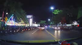 Hot-headed tourist attacks oncoming taxi in Thailand