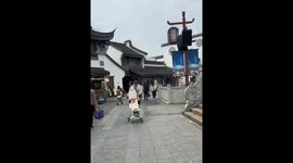 Chinese Dad's Reverses Stroller to Let Daughter Ascend Stairs