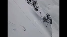 Skier narrowly dodges avalanche on Monte Rosa Massif