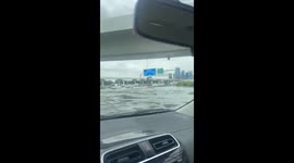 Dubai flooding getting worse #dubai #flooding #dubaiflooding