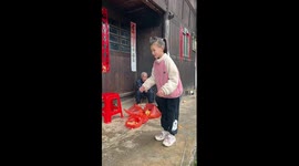 Schoolgirl, 11, shows off mesmerising robot dance in China