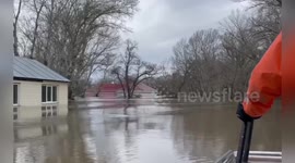 Rescue team saves dog stranded on roof during floods in Russia