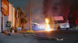 Central-Alameda Box Truck Fire Threatens Commercial Building in Los Angeles, US