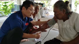 Chinese medical team provides free service for elderly in Kiribati