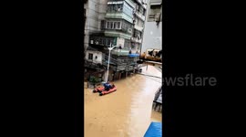 Record-breaking torrential rains flood southern China city