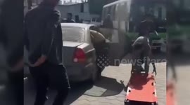 Palestine: Gazans transport injured on their private cars in Deir al Balah