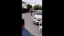 Scooter rider loses balance and takes a tumble in Los Mochis, Sinaloa