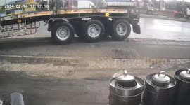 Truck skids on wet road and crashes into noodle shop