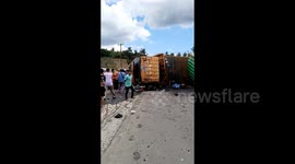 Serial Deadly Accidents, Involving 9 Vehicles On Trans Sulawesi Road, 1 Person Was Killed By Container