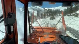 USA: Crews work to clean April snow in California