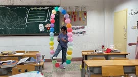 Chinese teacher creates self-spinning balloon ring in classroom
