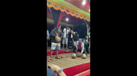 Filipino man peels coconuts with teeth faster than someone using knife