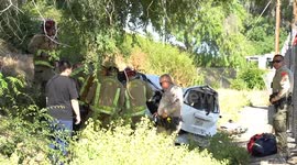 USA: Vehicle Rollover Crash Off 178 Freeway in Bakersfield, CA