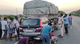 Car crashes into stationary lorry killing six in India