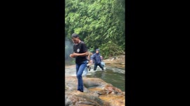 Video shows attempted water rescue gone awry in Pontianak, Indonesia